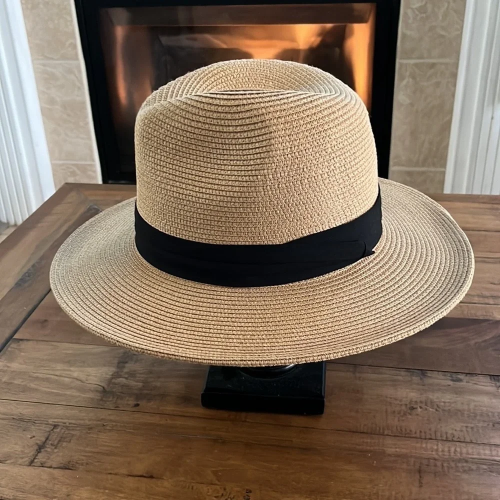 𝅺furtalk straw hat, size medium 22 “ circumference. In good condition